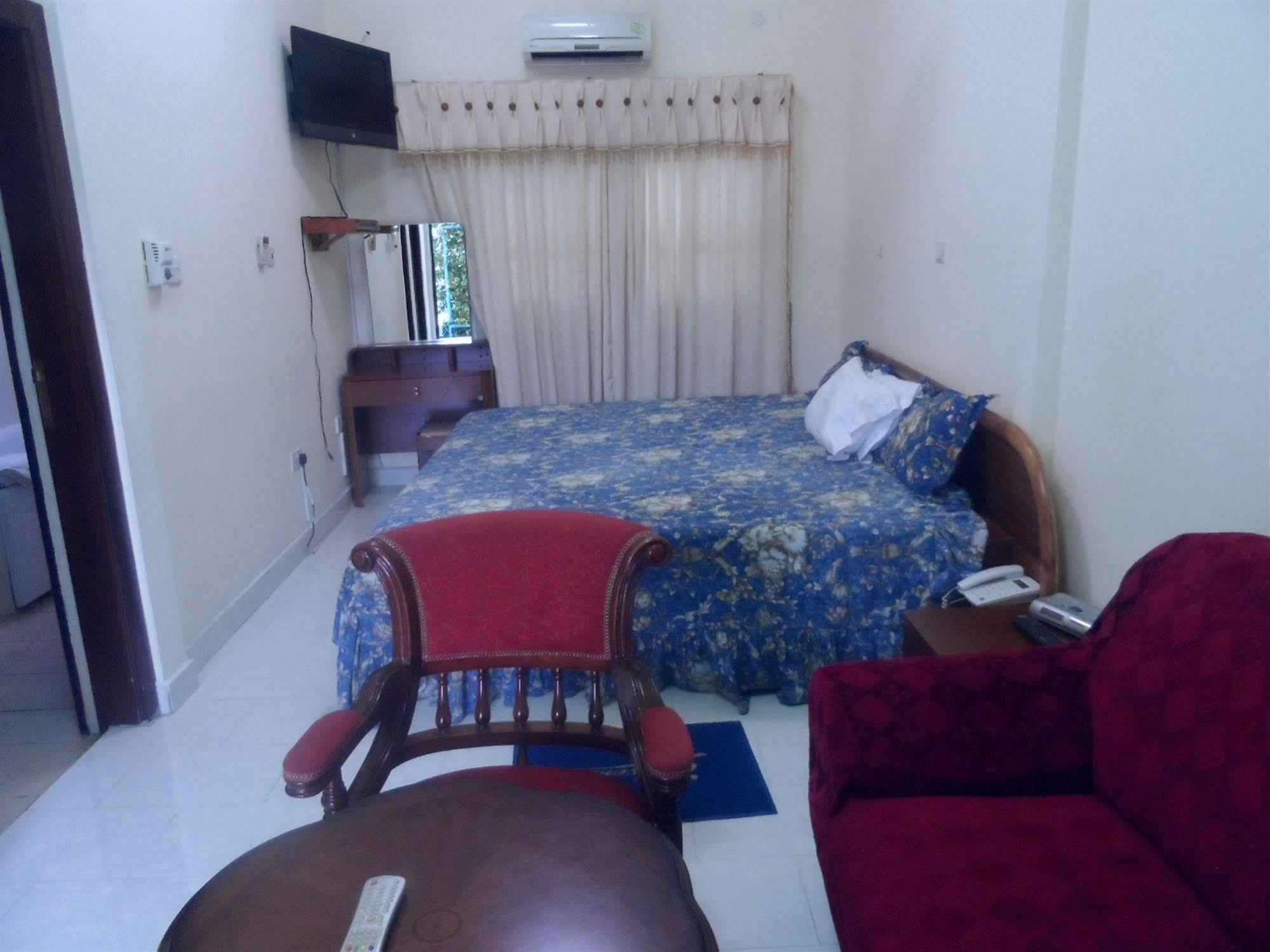 Kokrobite De Holiday Beach Hotel المظهر الخارجي الصورة